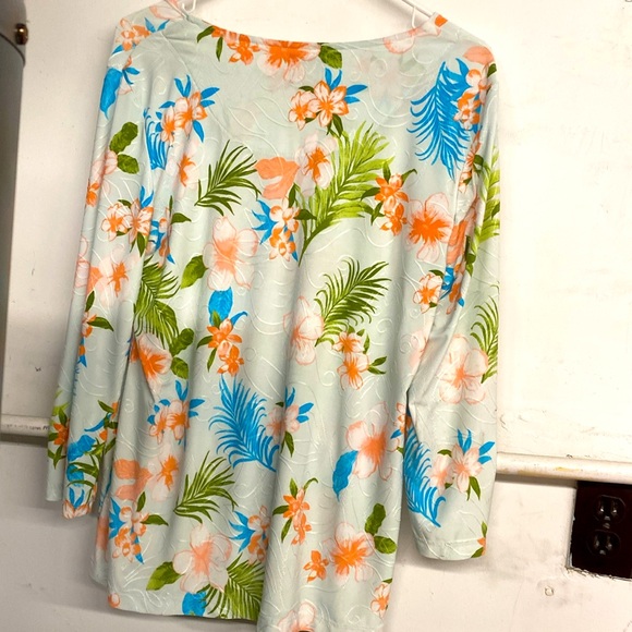 3/$15. JM Collection long sleeve top size M - Picture 2 of 5